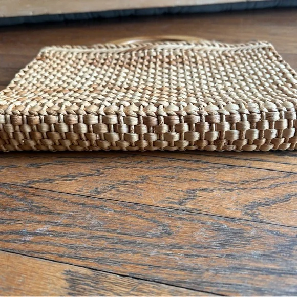 Handcrafted Tan Woven Bag with Wooden Handles Vintage - Picture 8 of 8